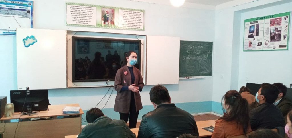 Қарши шахридаги 13-ўрта умумтаълим мактабида ОИВ касаллиги ОИТСмавзусида сухбат ўтказилди