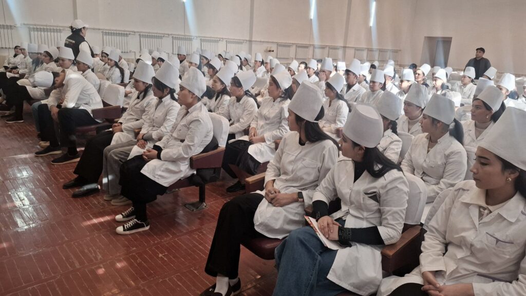 Qarshi shahridagi Abu Ali ibn Sino nomidagi tibbiyot texnikumda talaba yoshlar o‘rtasida “Sog‘lom hayot sari birgalikda” shiori ostida tadbir o‘tkazildi.